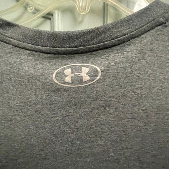 Under Armour Gray Loose V-Neck Top Size Small Women's Short Sleeve Athleisure - Picture 4 of 5